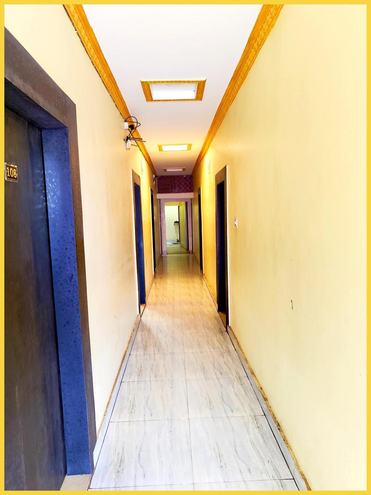 Hotel Gouri ! Palace - Restaurant - Service - Free Parking & Wifi Service - Comfortable & Spacious Facilities - Near Sea - Fully Air Conditioned - A Premium In 4*