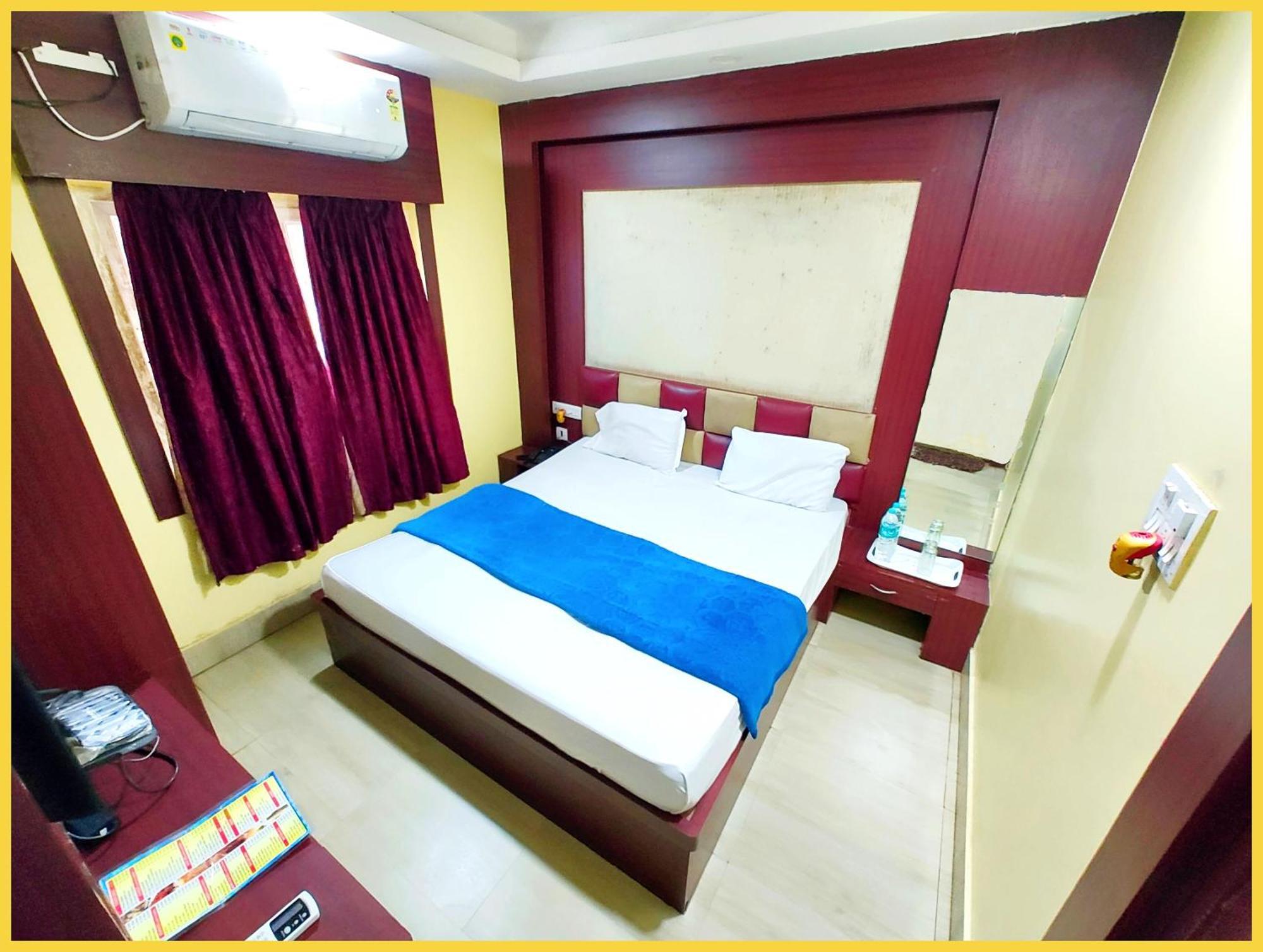 Gouri ! Palace - Restaurant - Service - Free Parking & Wifi Service - Comfortable & Spacious Facilities - Near Sea - Fully Air Conditioned - A Premium In Hotel Puri