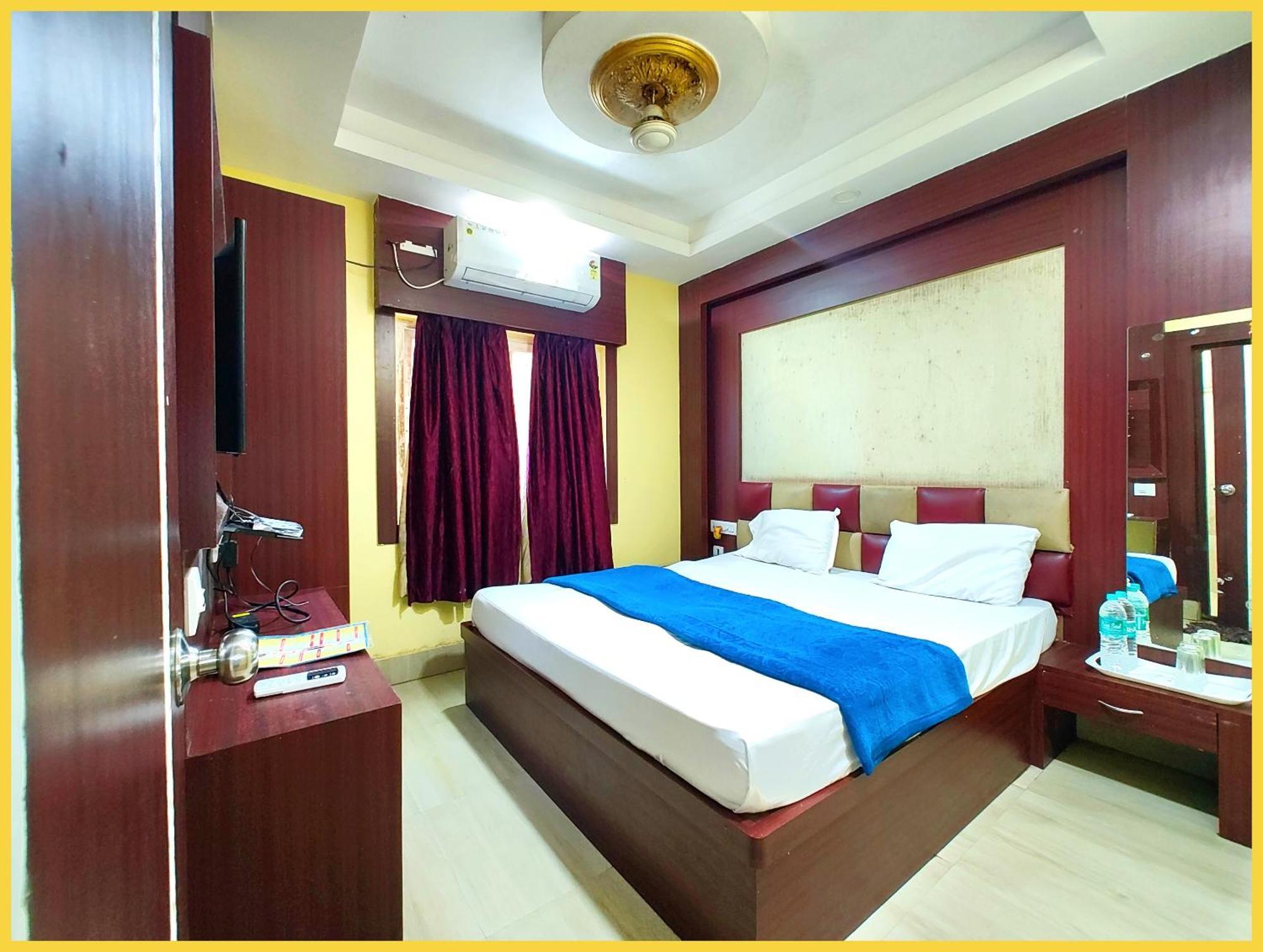 Hotel Gouri ! Palace - Restaurant - Service - Free Parking & Wifi Service - Comfortable & Spacious Facilities - Near Sea - Fully Air Conditioned - A Premium In Puri