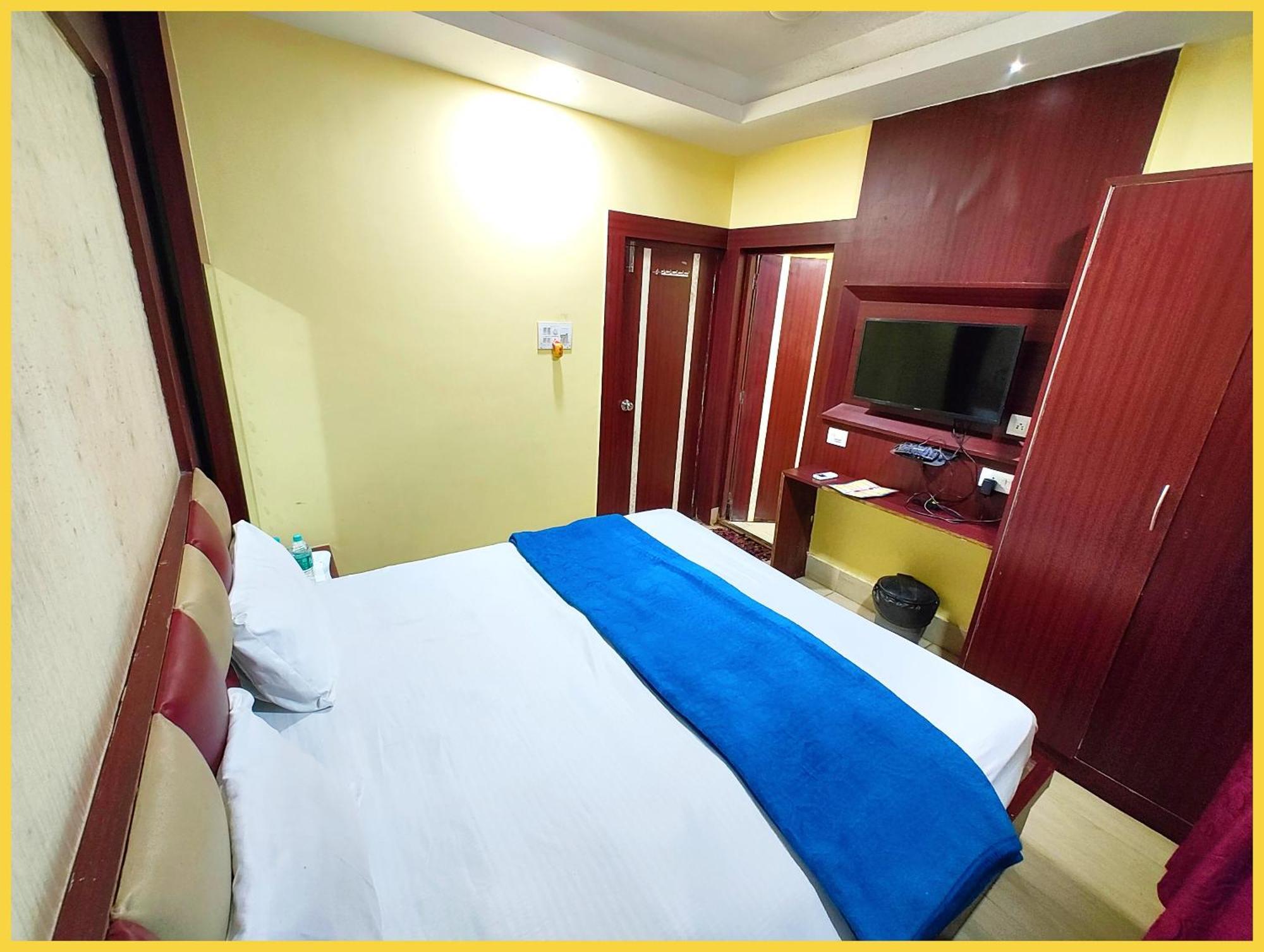 Gouri ! Palace - Restaurant - Service - Free Parking & Wifi Service - Comfortable & Spacious Facilities - Near Sea - Fully Air Conditioned - A Premium In 4*