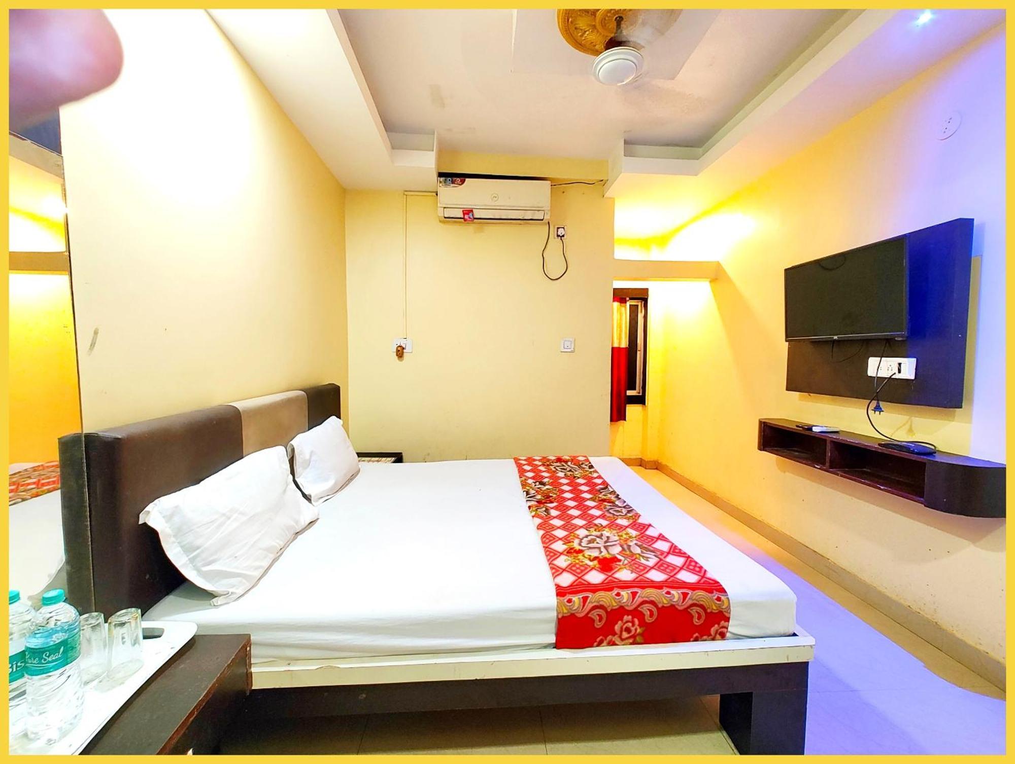Hotel Gouri ! Palace - Restaurant - Service - Free Parking & Wifi Service - Comfortable & Spacious Facilities - Near Sea - Fully Air Conditioned - A Premium In Puri